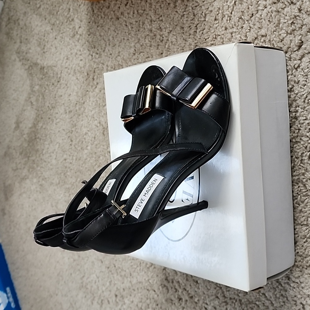 Steve Madden bow heels